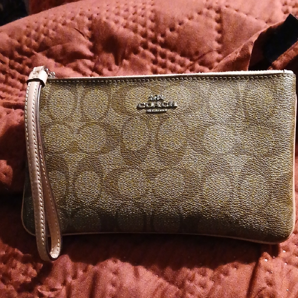 Coach Tan Signature Wristlet NWOT LARGE WRISTLET NWOT